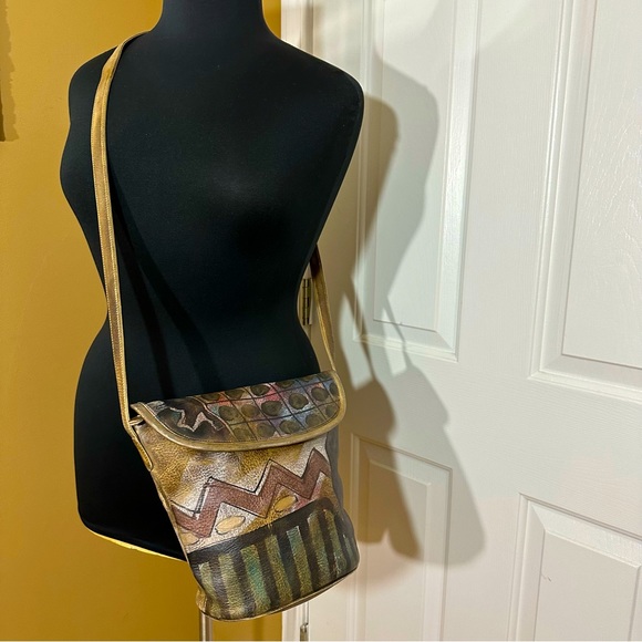 jane yoo Handbags - Jane Yoo vintage hand painted leather signed purse